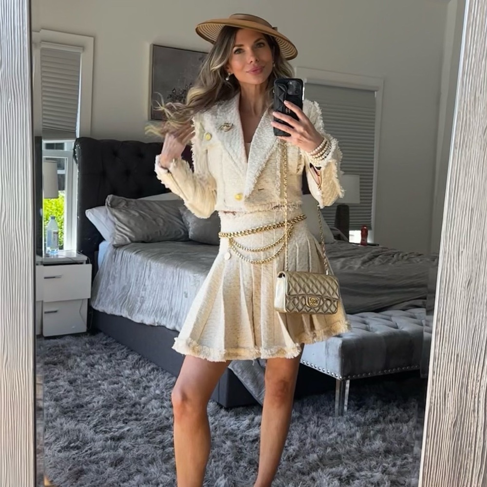 White cream tweed pleaded flair skirt with matching tweed blazer S
